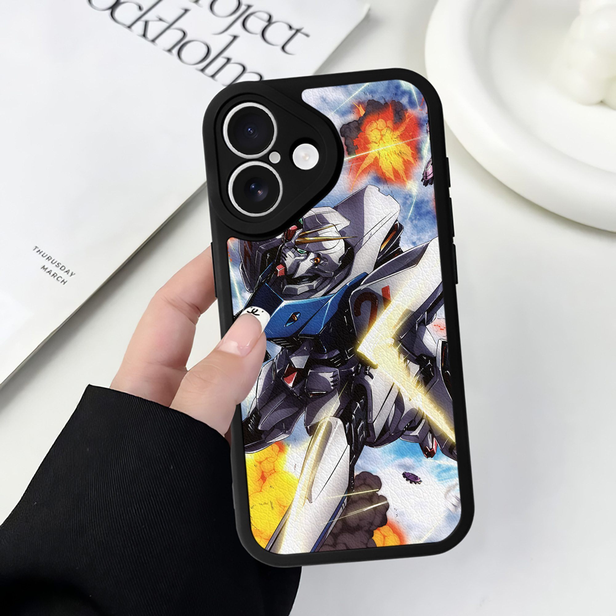 （画像用） 機動戦士ガンダム Mobile Suit Gundam 【iPhone 16シリーズ対応】シリコンスマホケース（レザー調） 材質：シリコン